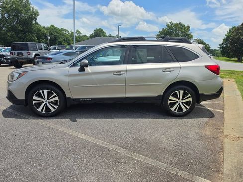 Used 2018 Subaru Outback 2.5i Limited AWD/4WD image 2