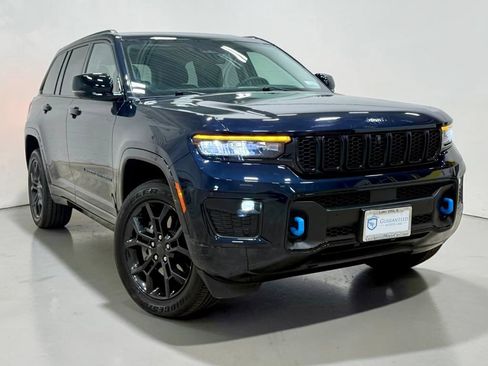 Used 2023 Jeep Grand Cherokee 30th Anniversary AWD/4WD image 4