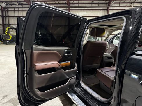 Used 2018 Chevrolet Silverado 1500 High Country image 15