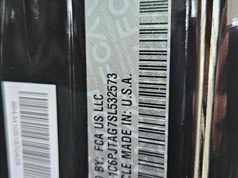 New 2025 Jeep Gladiator Sport image 16