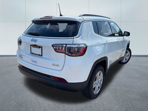 Used 2022 Jeep Compass Latitude w/ Sun and Sound Group AWD/4WD image 4