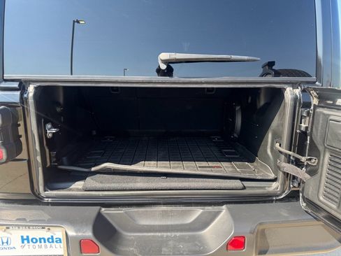 Used 2018 Jeep Wrangler Unlimited Sahara image 18