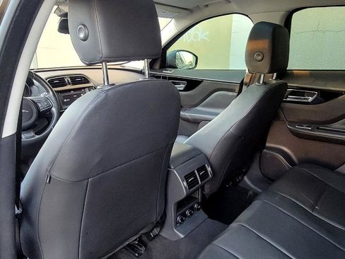 Used 2018 Jaguar F-PACE Premium image 23