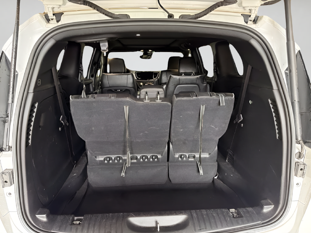 Used 2025 Chrysler Pacifica Limited FWD image 9