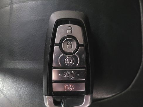 Used 2019 Ford Edge Titanium AWD/4WD image 32