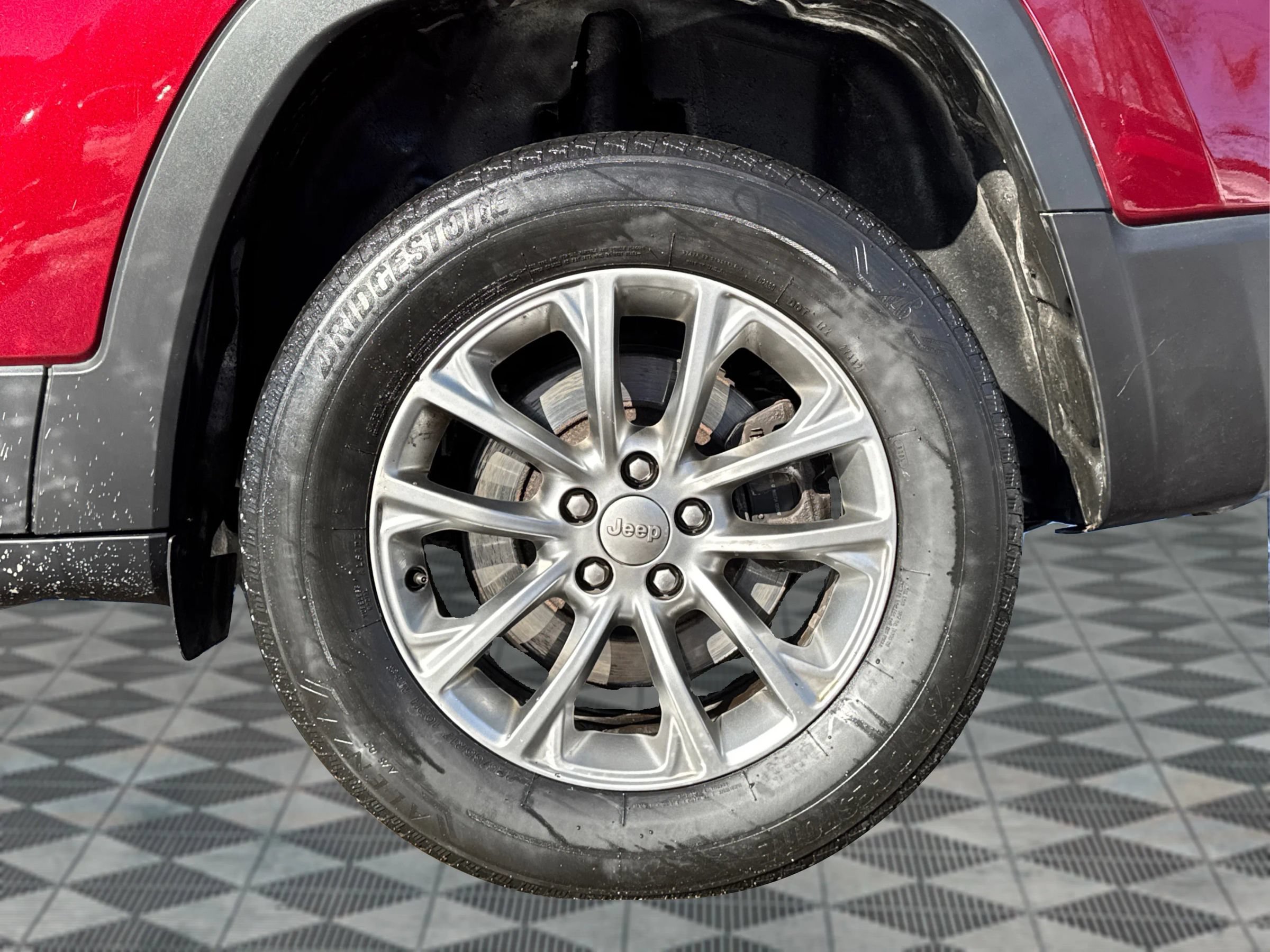 Used 2019 Jeep Cherokee Latitude Plus AWD/4WD image 21