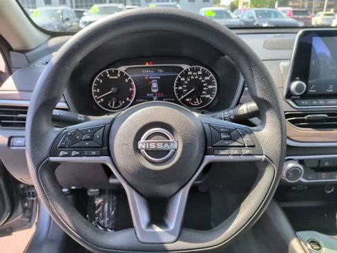Used 2025 Nissan Altima 2.5 SV FWD image 22