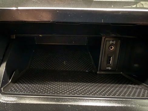 Used 2016 Volkswagen e-Golf SE w/ DC Fast Charging Package image 34