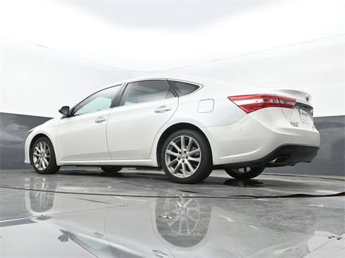 Used 2014 Toyota Avalon Limited image 10