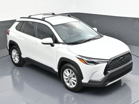 Used 2022 Toyota Corolla Cross LE image 40