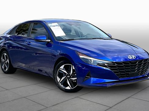 Used 2023 Hyundai Elantra SEL w/ Convenience Package FWD image 3