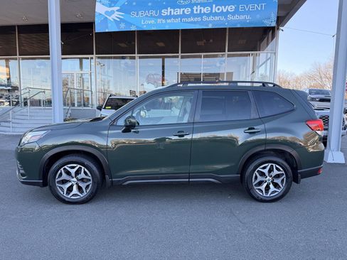 Used 2022 Subaru Forester Premium image 2