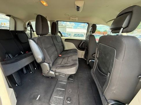 Used 2019 Dodge Grand Caravan SE w/ UConnect Hands-Free Group image 28