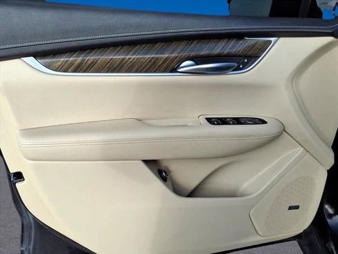 Used 2017 Cadillac XT5 FWD image 13