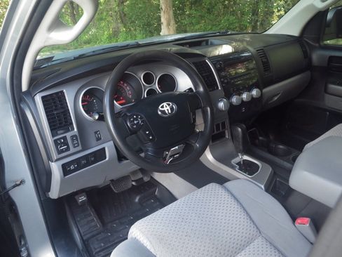 Used 2010 Toyota Tundra 4x4 Double Cab image 24