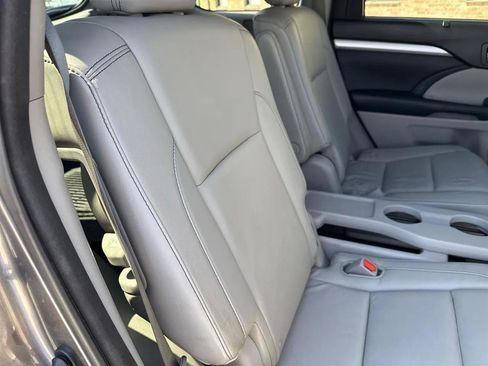 Used 2015 Toyota Highlander XLE FWD image 46