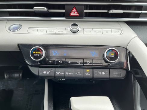 Certified 2022 Hyundai Elantra Limited image 15