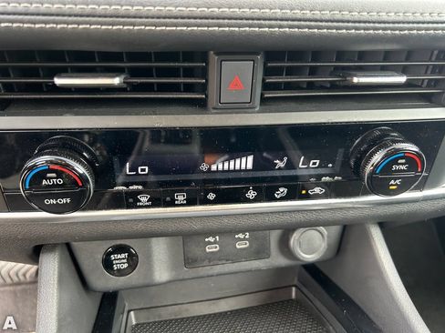 Used 2025 Nissan Rogue SV FWD image 25