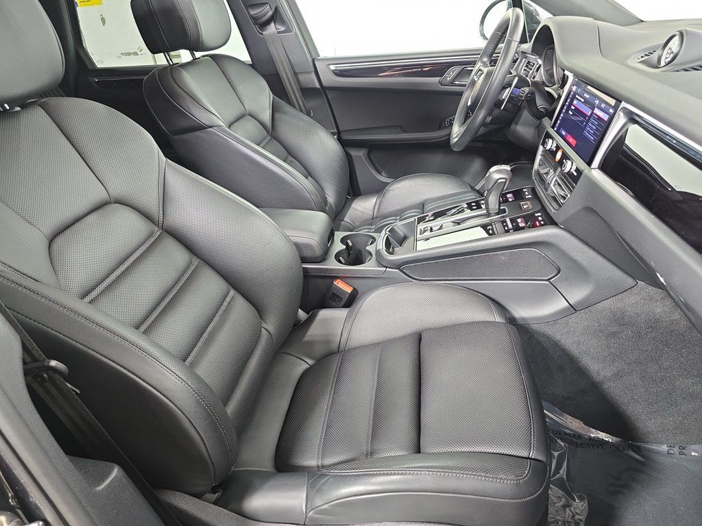 Certified 2026 Porsche Macan AWD/4WD image 27