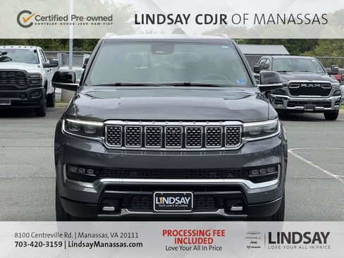 Used 2024 Jeep Grand Wagoneer Series III w/ HD Trailer Tow Package AWD/4WD image 3