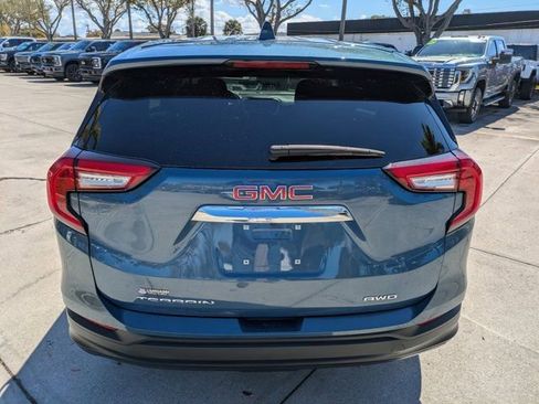 Used 2024 GMC Terrain SLE image 5