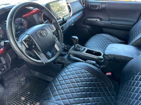 Used 2018 Toyota Tacoma TRD Sport w/ Technology Package RWD image 14