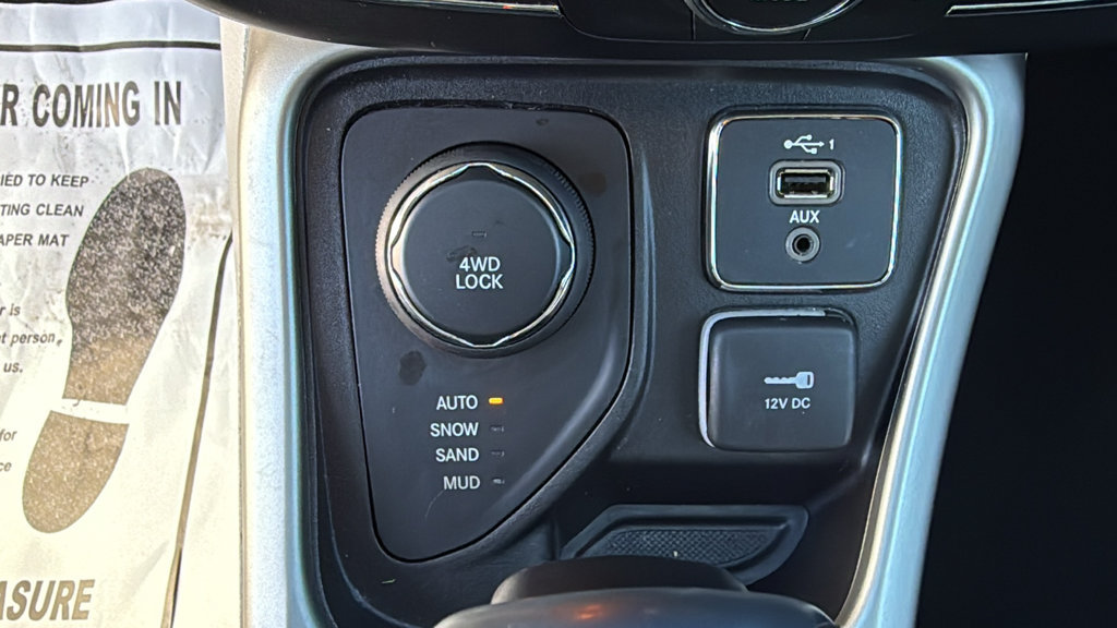 Used 2021 Jeep Compass Latitude w/ Sun and Sound Group AWD/4WD image 23