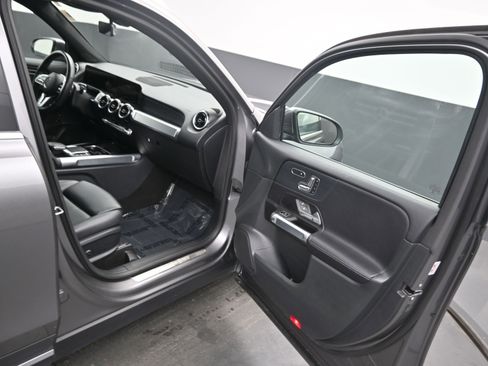 Used 2023 Mercedes-Benz GLB 250 4MATIC image 11