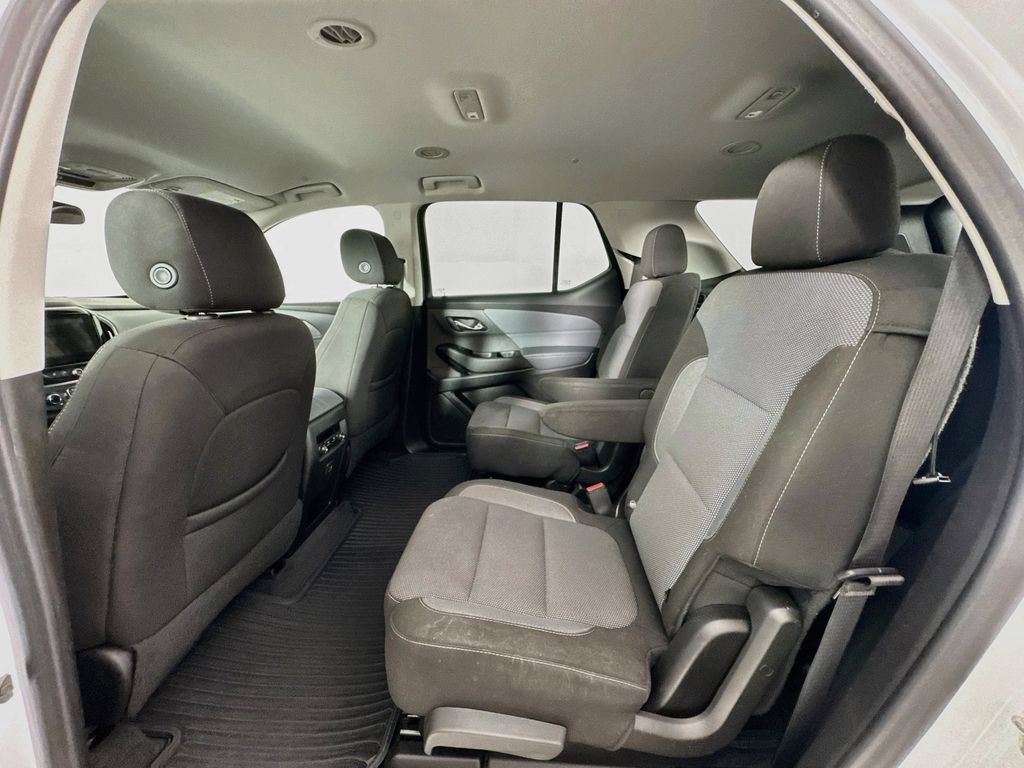 Used 2021 Chevrolet Traverse LT FWD image 24