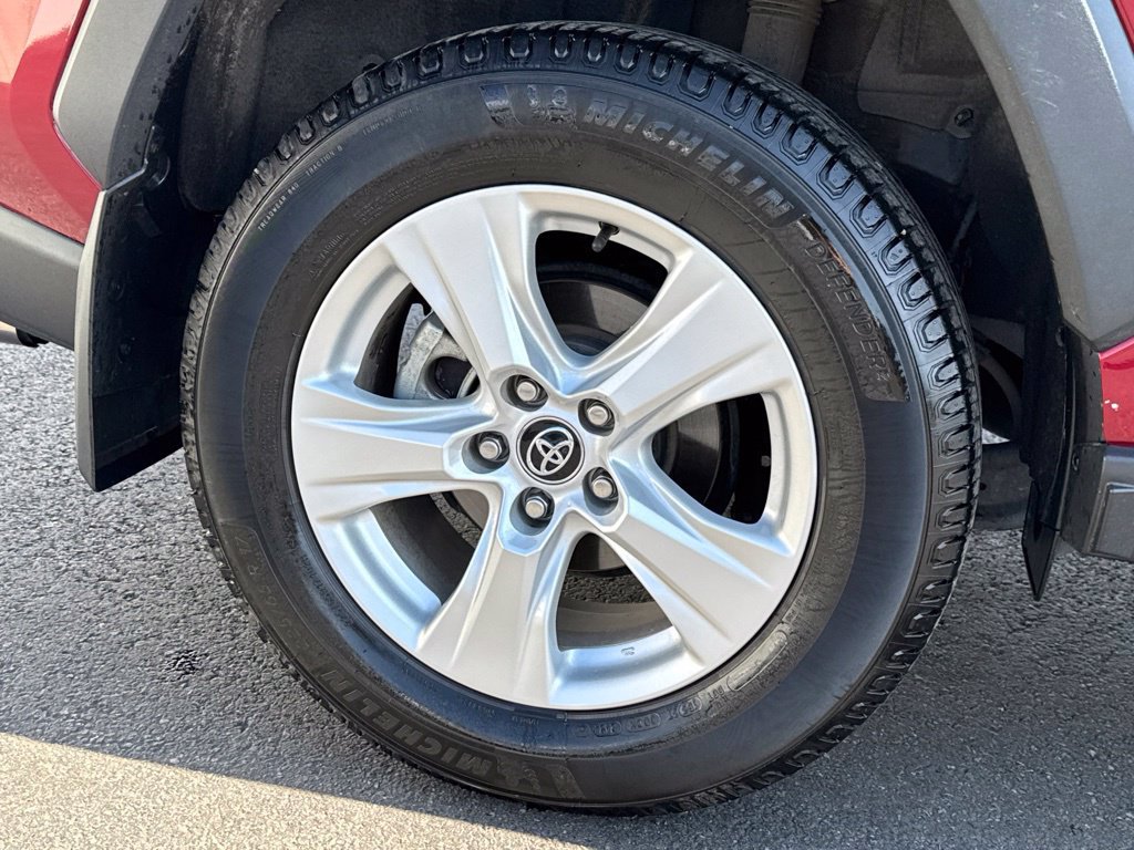 Used 2020 Toyota RAV4 XLE w/ All Weather Liner Package AWD/4WD image 9