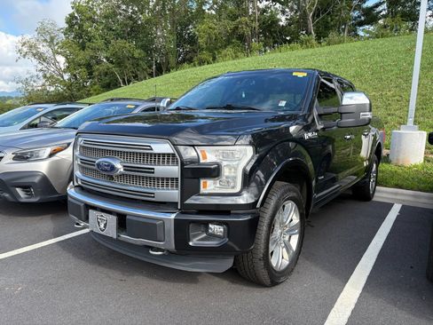 Used 2015 Ford F150 Platinum w/ Equipment Group 701A Luxury AWD/4WD image 3