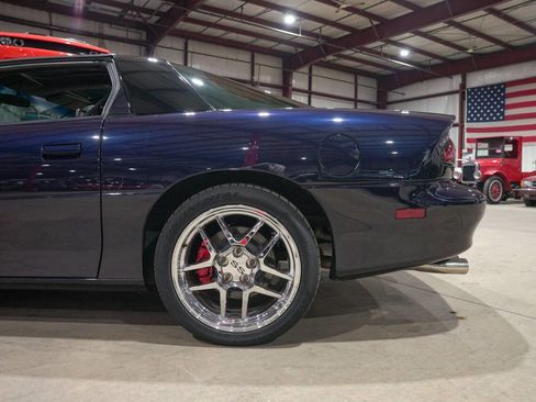 Used 2001 Chevrolet Camaro Z28 w/ SS Performance/Appearance Pkg image 5
