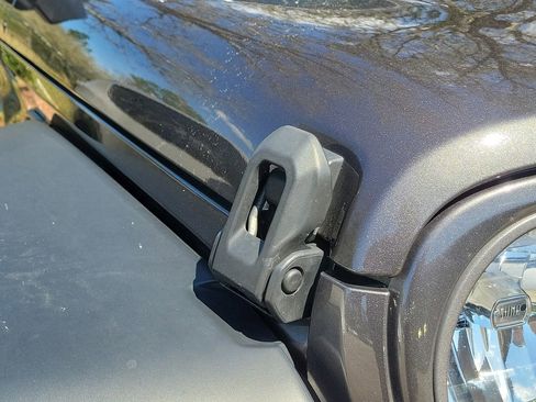 Used 2024 Jeep Wrangler Sport image 8