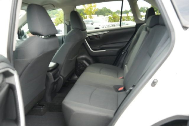Used 2021 Toyota RAV4 LE FWD image 14