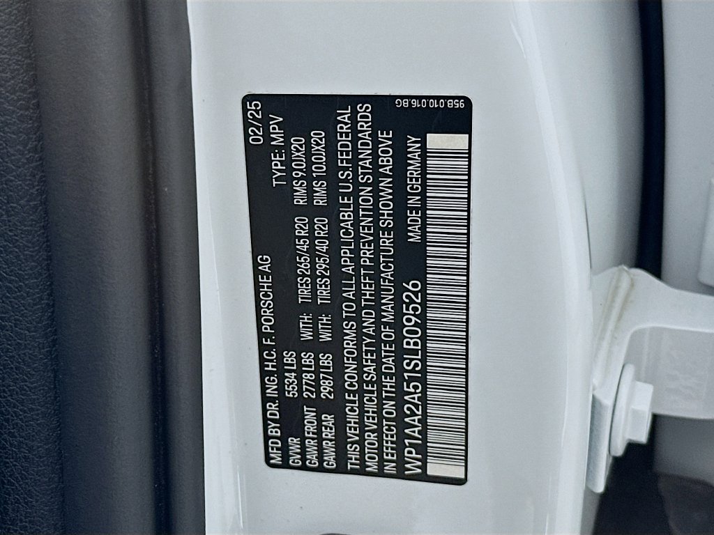 Certified 2025 Porsche Macan AWD/4WD image 35