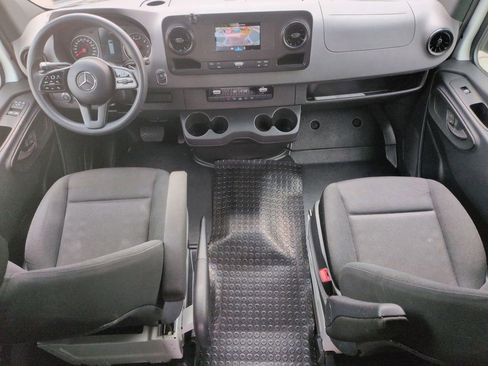 Used 2023 Mercedes-Benz Sprinter 144 Cargo image 15