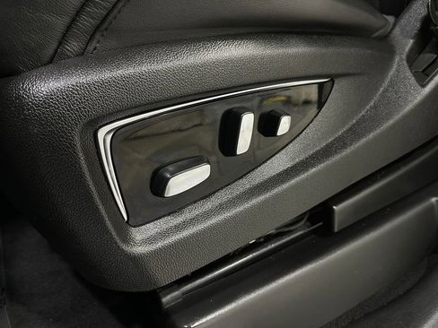 Used 2016 Cadillac Escalade Premium image 17