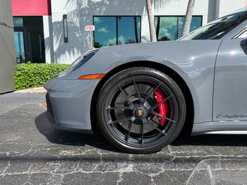 Used 2025 Porsche 911 Carrera GTS image 15