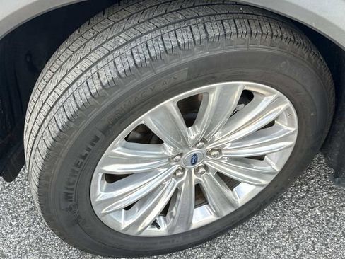 Used 2023 Ford Explorer Limited w/ Equipment Group 301A image 16