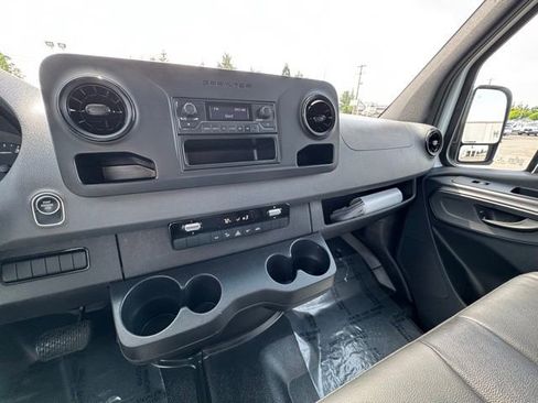 Used 2021 Mercedes-Benz Sprinter 2500 image 19