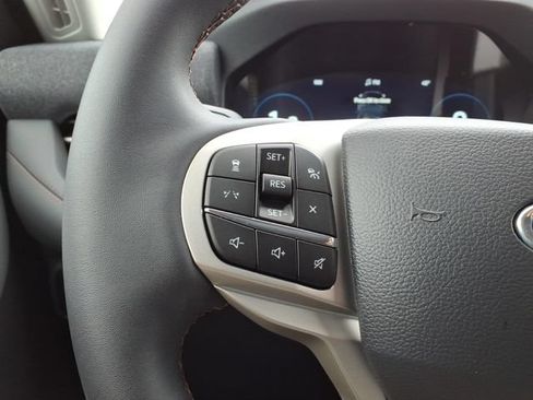 Used 2026 Ford Explorer Active AWD/4WD image 16