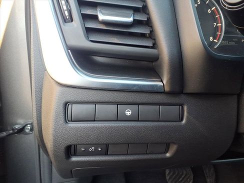 Used 2023 Nissan Rogue SV image 29