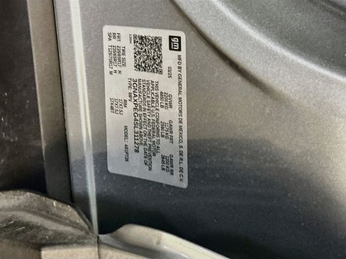 Used 2025 Chevrolet Equinox LT AWD/4WD image 12
