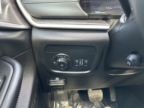 Used 2024 Jeep Grand Cherokee L Limited w/ Luxury Tech Group II image 23