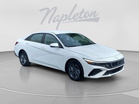 Used 2026 Hyundai Elantra Hybrid FWD image 8