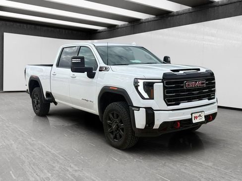 Used 2025 GMC Sierra 2500 AT4 AWD/4WD image 7