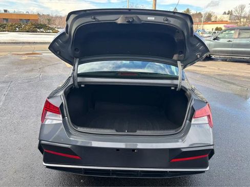 Used 2025 Hyundai Elantra SEL image 8