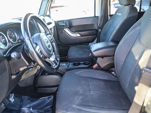 Used 2017 Jeep Wrangler Unlimited Sahara image 17