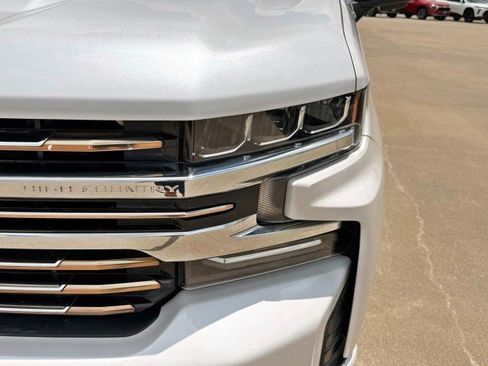 Used 2019 Chevrolet Silverado 1500 High Country w/ Technology Package AWD/4WD image 9