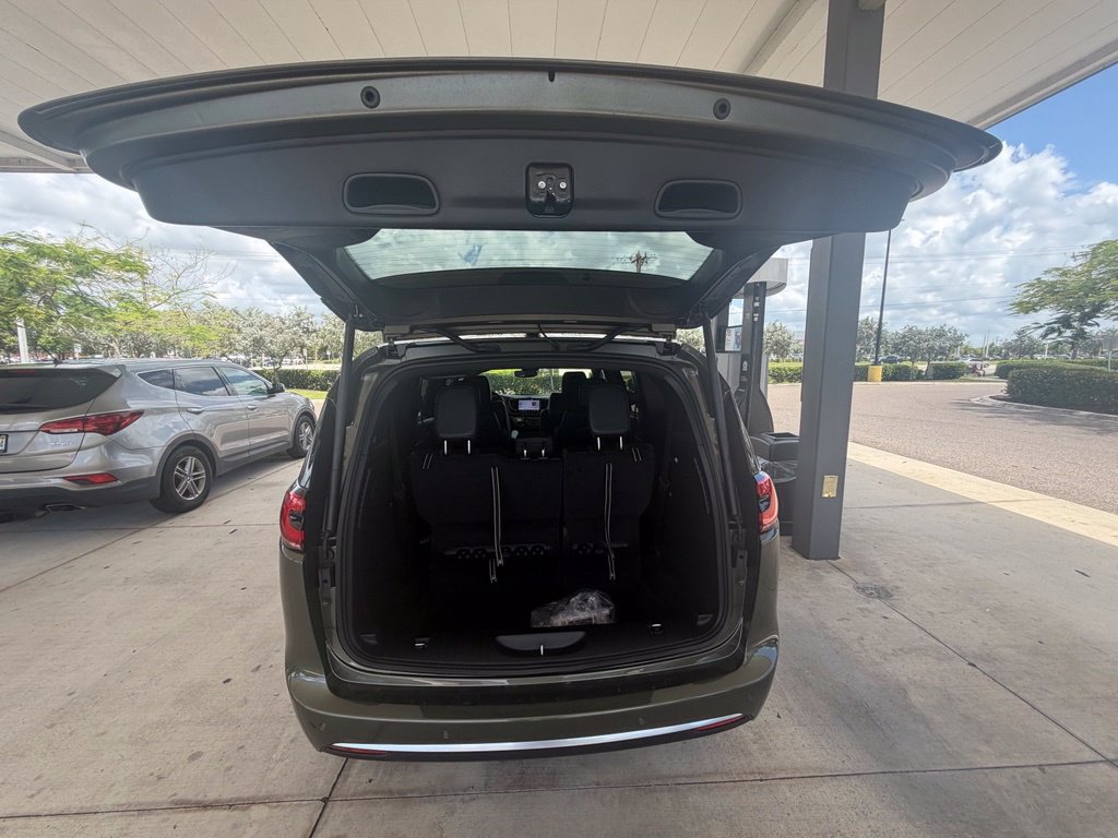 New 2027 Chrysler Pacifica Select w/ Family Tech Group FWD image 37